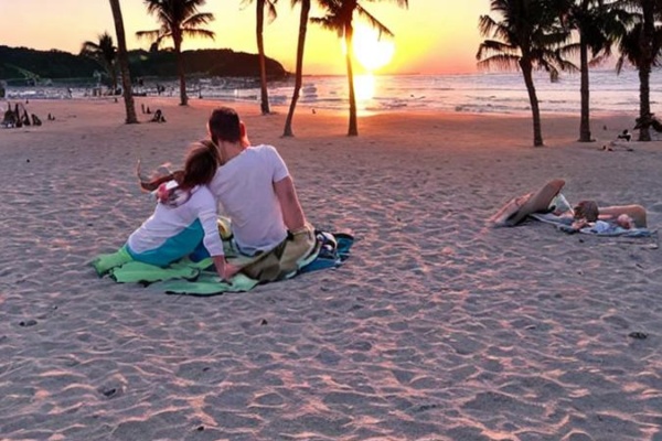 Erstes Date am Strand: Sonnenuntergang